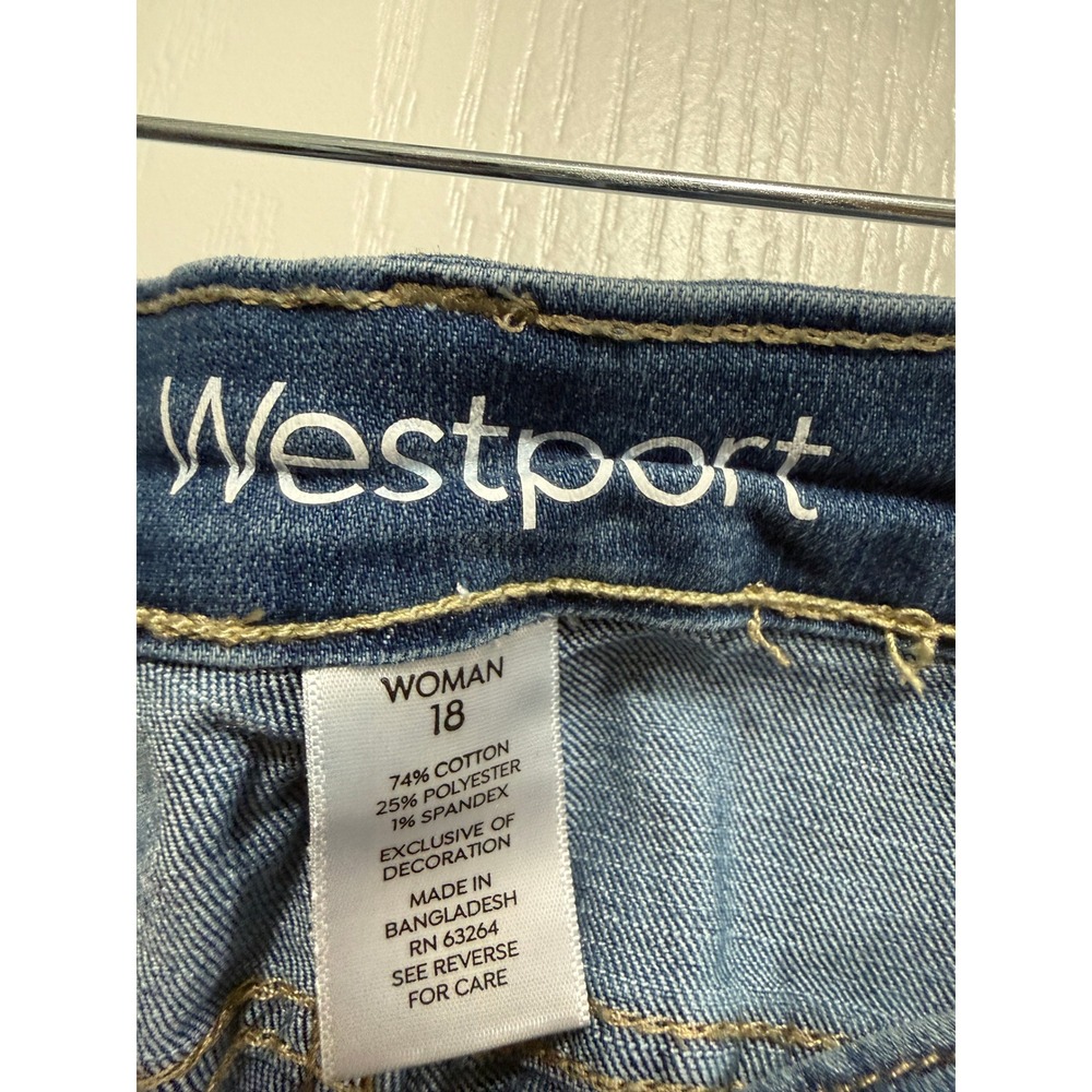 Westport Signature Fit Boyfriend Jeans Womens 18W Blue Floral Embroidered Crop - Picture 4 of 16